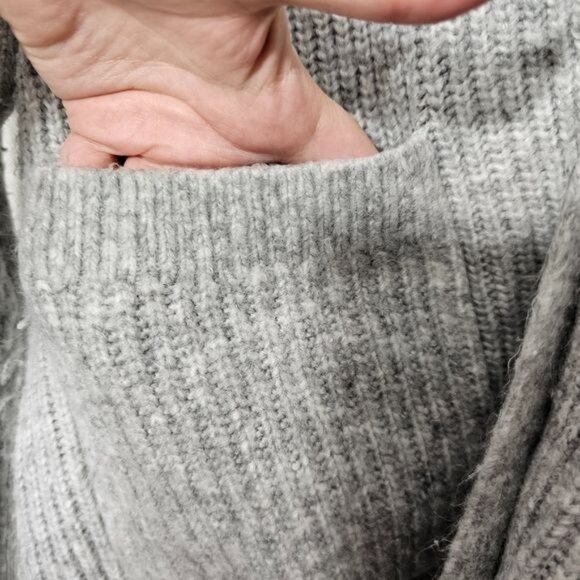 Abercrombie & Fitch Grey Button Front Ribbed Sweater Small - Picture 11 of 12
